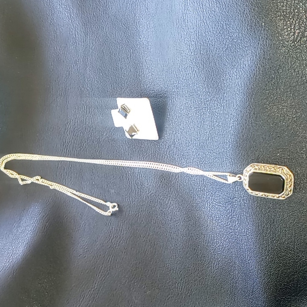 Pendent ..earnings and chain